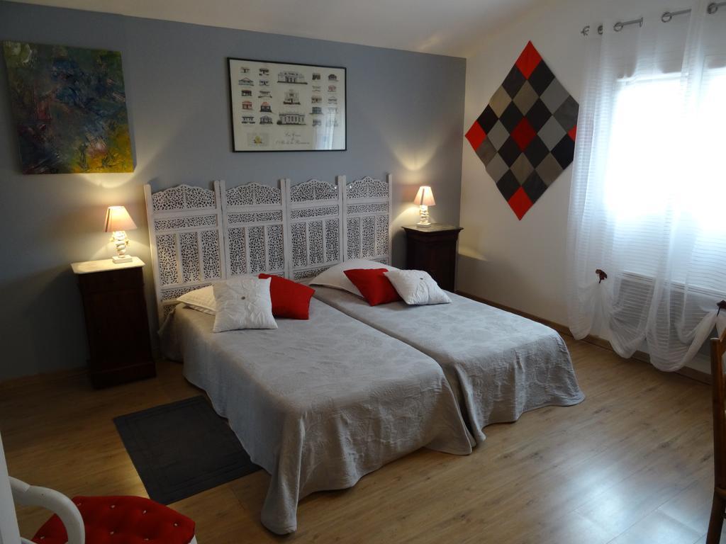 Une Chambre En Ville Savigneux  Rum bild