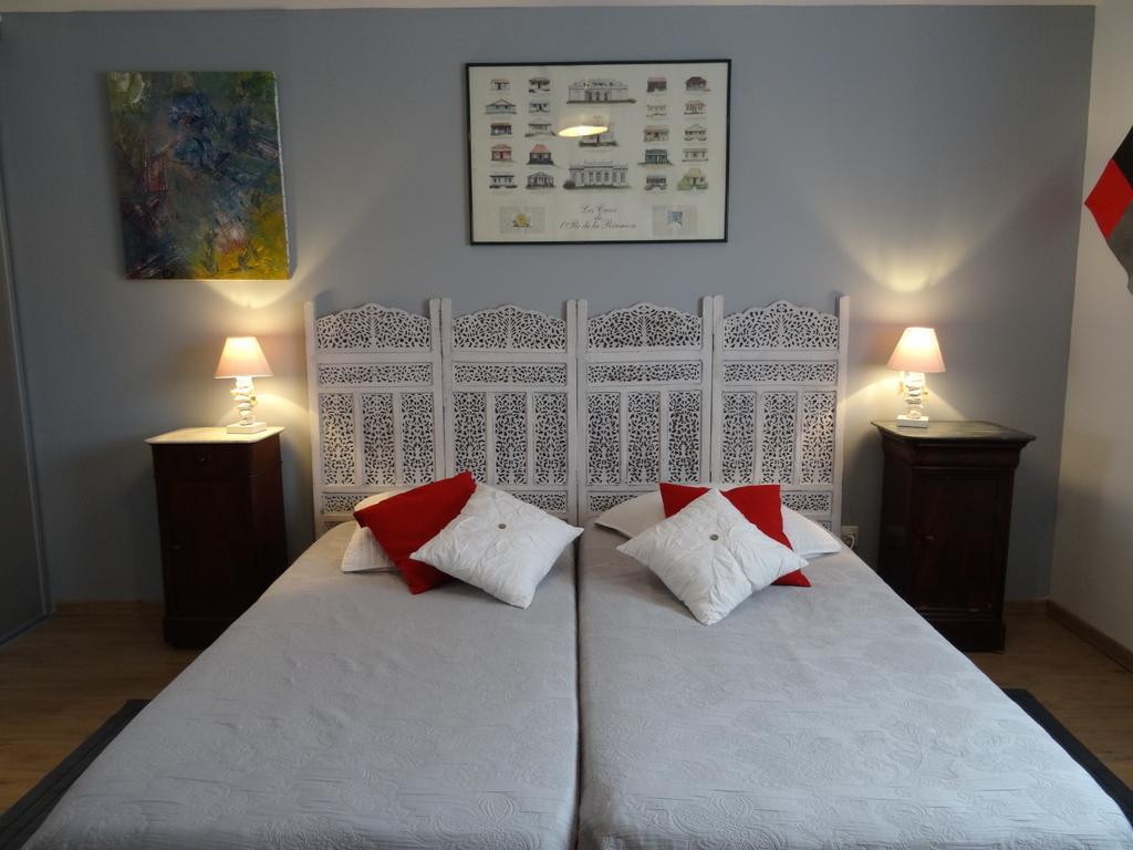 Une Chambre En Ville Savigneux  Rum bild